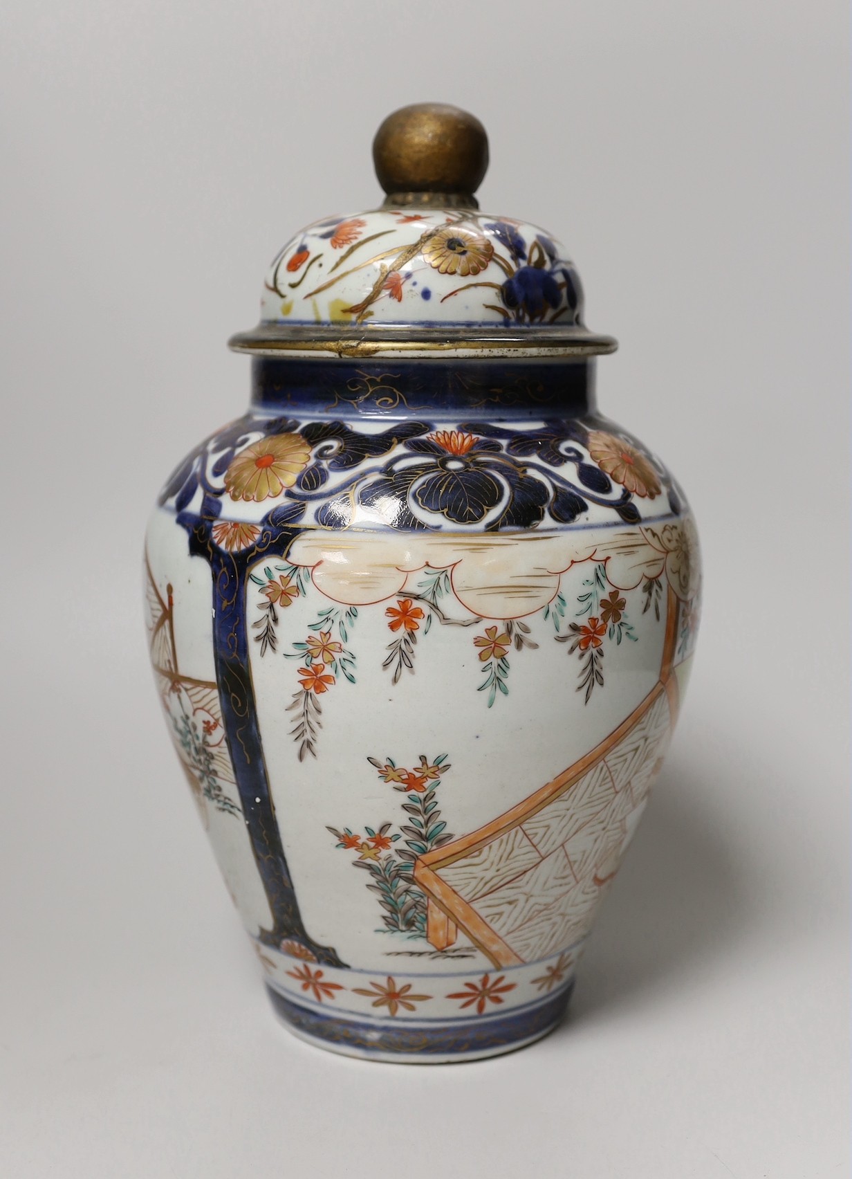 A late 17th/early 18th century Japanese Arita vase and cover, 27cm